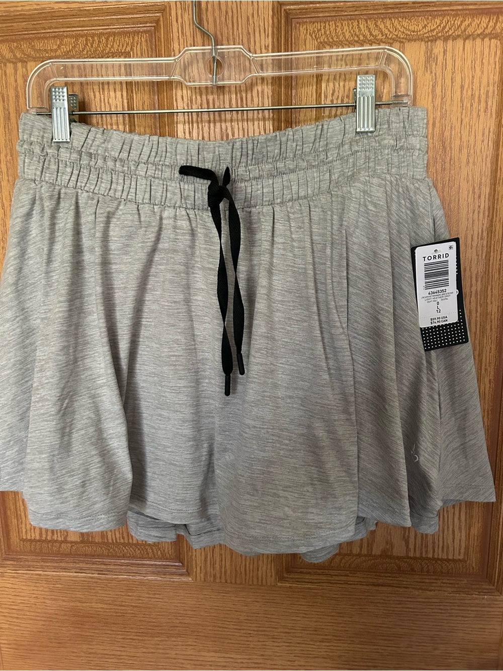 Torrid- NWT  Light Heather Gray Drawstring Skort with Black Tie